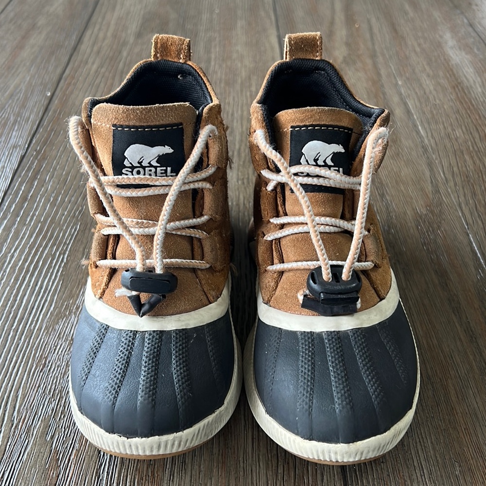 Sorel out and about waterproof boots 1Y